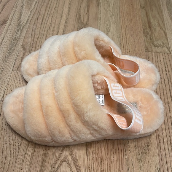 ♻️DONATED DEC. 2023♻️ 
NEW Ugg Fluff Yeah Slides in baby peach size 7 - Picture 5 of 12